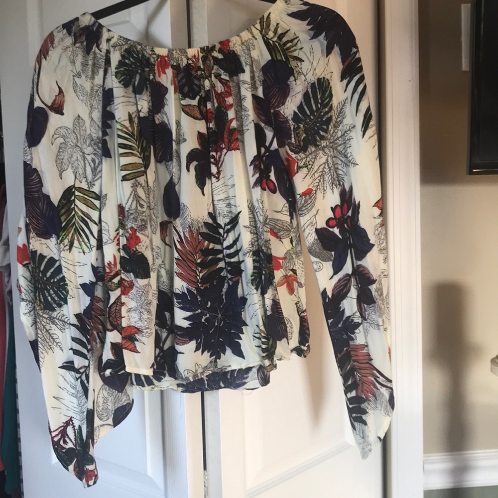 Off the shoulders blouse 4/20🌺
